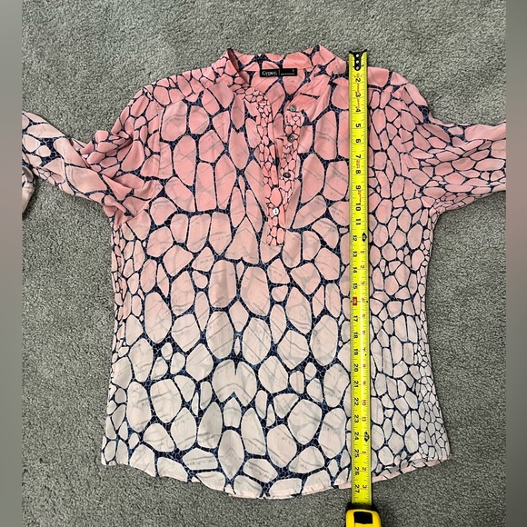 Anthropologie Gypsy05 silk 3/4 button shirt pink blue reptile animal print small - Picture 7 of 8